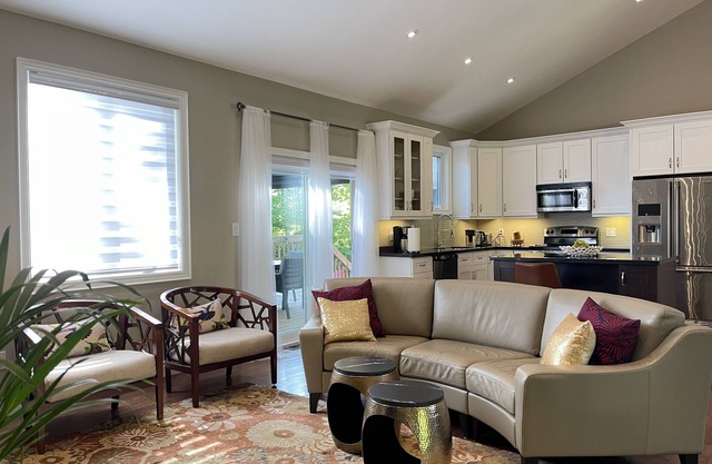 All season house, for family get away, with hot tub, children friendly beaches