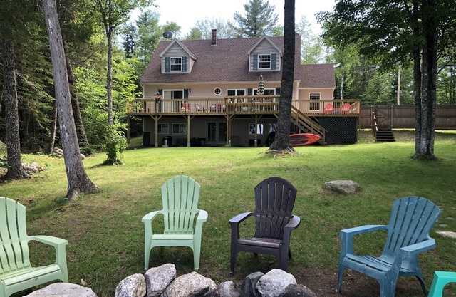 Escápese a esta casa de 7 habitaciones, FRENTE AL AGUA en el prístino lago de Maine; FAMILY FRIENDLY!
