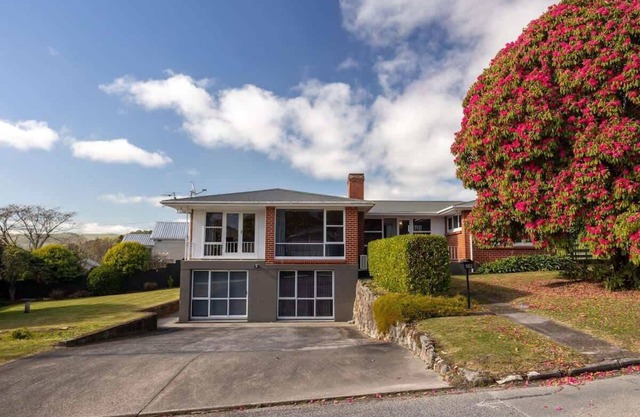 All Seasons Escape | Great Hilltop Location