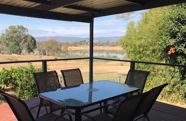 ALL SEASONS RETREAT: 4 BR, 2 BA House in Bonnie Doon, Sleeps 10