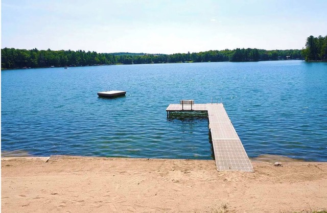 ALL-Sport Arrowhead Lake Private Beach-Front Home
