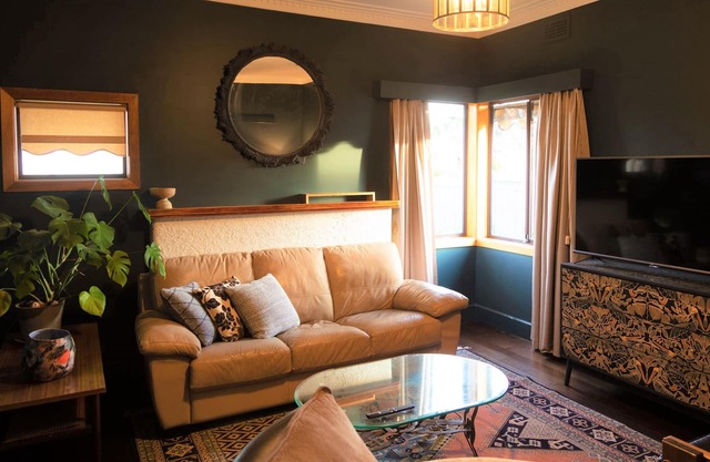 Allawa- Central & Cosy Ballarat Art Deco (800m to CBD)