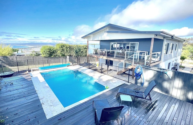 Allawah -5 bedroom luxury home - private pool -5+ nights