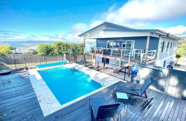 Allawah - 5 bedroom luxury home with a pool