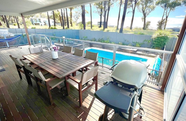 Allawah in Mirador Pool