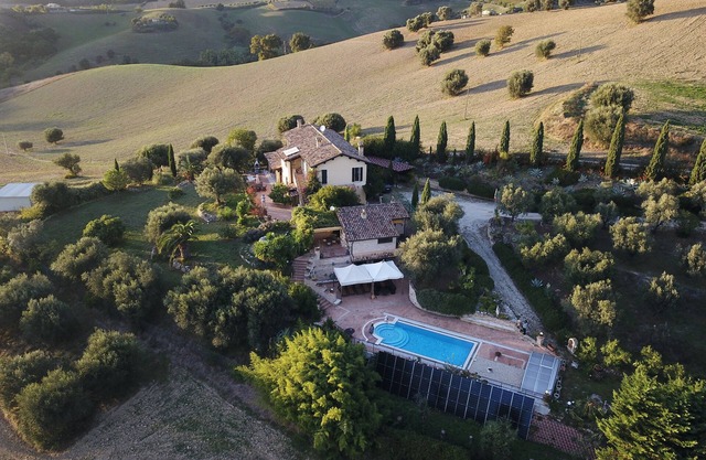 Alleinstehende Villa mit Pool schönem Panorama, ruhig, nur 9km zum Strand.