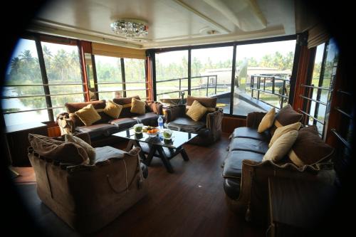 Alleppey Lake Houseboat