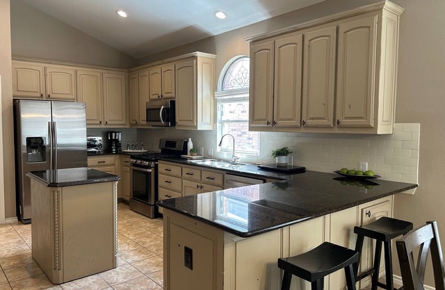 Alliance/ North Fort Worth Recently Renovated + Community Pools/ Park!