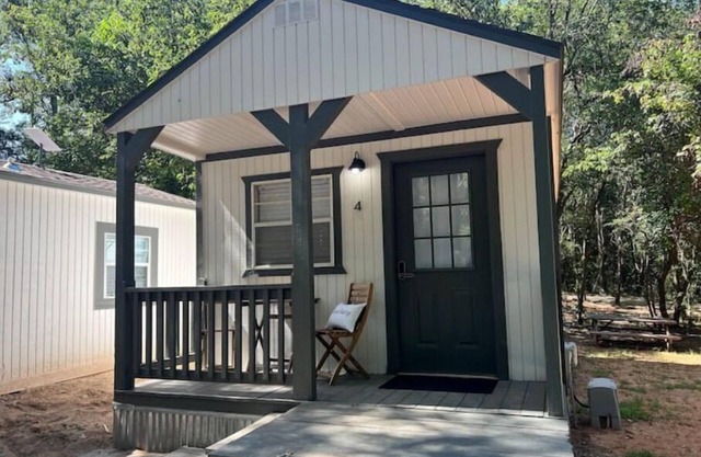 Allie Rose/Tiny house Lake Athens/ Canton Trade Days