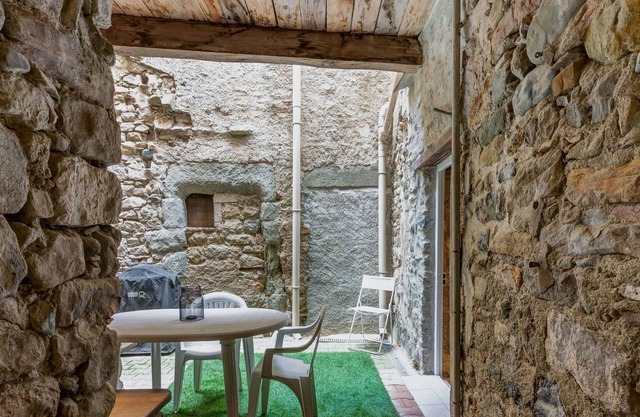 Atractivo apartamento en Bize-Minervois con terraza privada