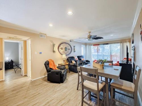 Alluring Lakefront Condo