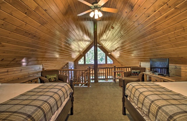 Alluring Nisswa Cabin on Gull Lake w/ Fireplace!