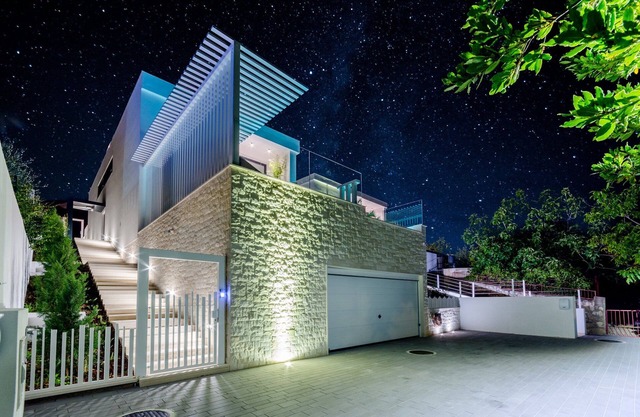 Alluring Sutivan Villa | 3 Bedrooms | Villa Brac Peace | Private Infinity Pool & Gym