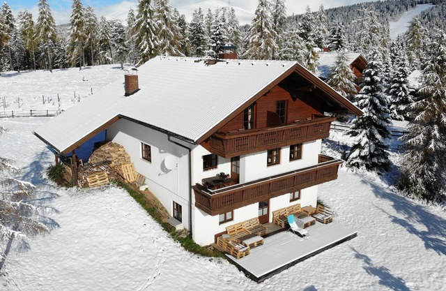 Almhaus directly at the Hochrindl ski area - for families and groups 8-20 people