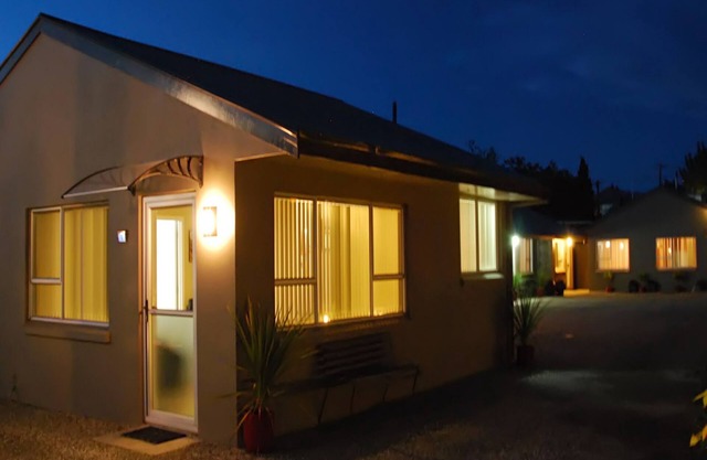 Almond Court Motel