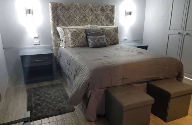 Almond Tree Studio - Modern A/C Apartment w/2 Queen beds in St. James