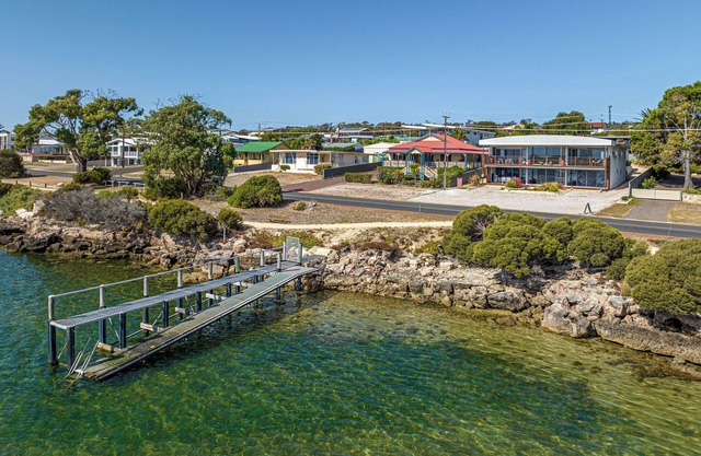 Almonta Apartments on the Waterfront (B)