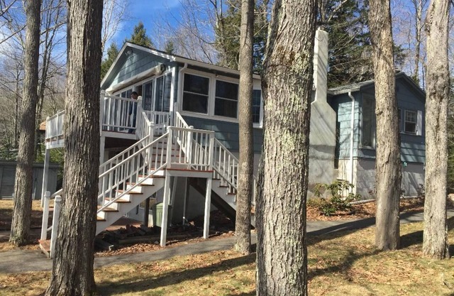 ALMOST HEAVEN! Enjoy lakeside magic with amazing views and amenities!