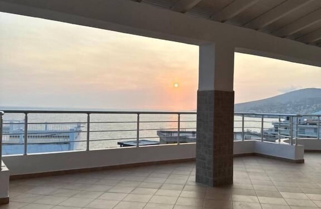 Alnes Hotel