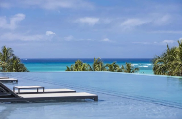 Alohilani Resort – Majestic Diamond Head Views, Oceanfront Retreat
