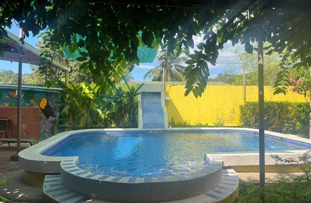 Alojamiento con piscina para vacacionar en Puntarenas