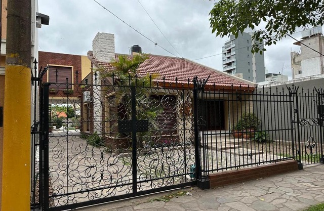 Alojamiento temporario Chela cochera propia incluida