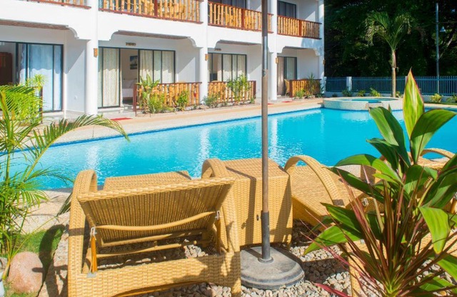 Alona Vida Beach Hill Resort