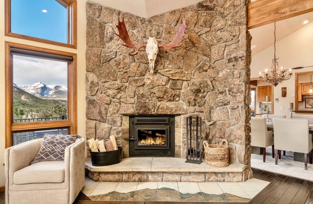 Alpenglow Vacation Home At Windcliff 4 Bedroom Home by RedAwning