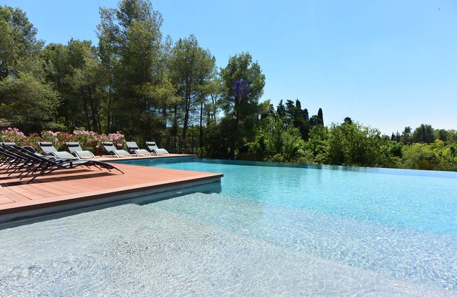 Alpilles Luberon, aire acondicionado, piscina climatizada 9 habitaciones 7 baños