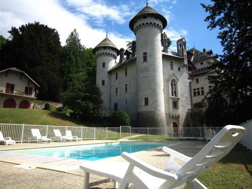 Alpine Chalet Retreat with Pool, cleaning included