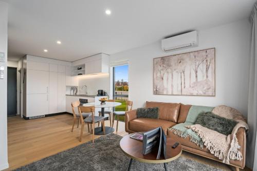 Alpine Grandview Luxury Townhouse - Explore Wanaka