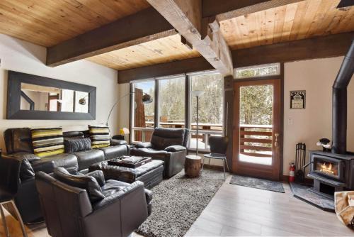 Alpine Manor Retreat Mountain Relaxation