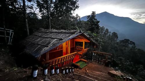 Alpine Mud house Kanthalloor