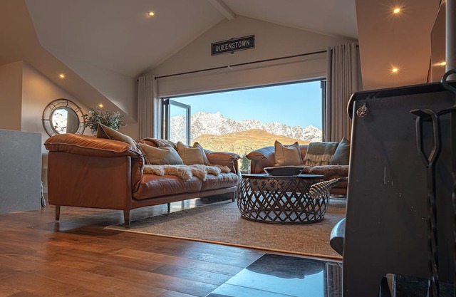 Alpine Retreat - Panoramic Views & Hot Tub