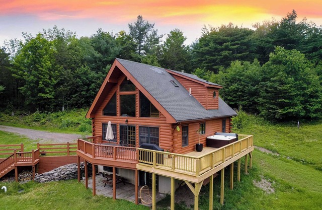 Alpine View: Rustic Charm, Mountain Views & Sauna