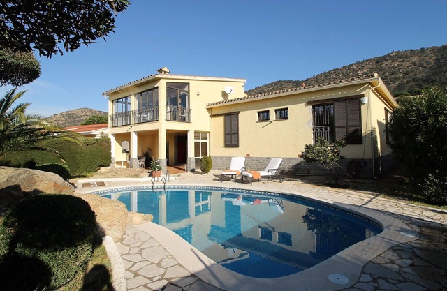 Alquiler de espaciosa casa en privilegiada zona residencial cercana a Roses y Empuriabrava
