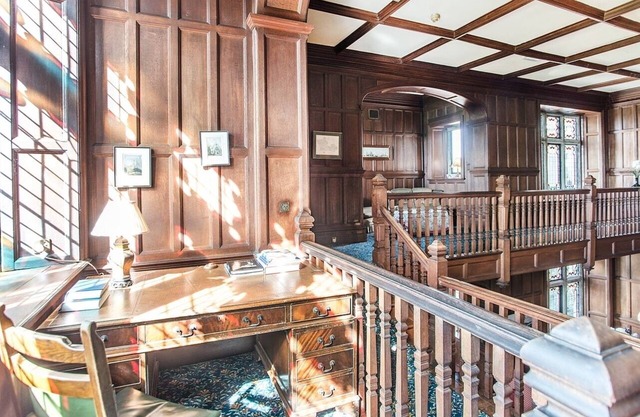 Alston Hall, CRUZ DE BATTISBOROUGH