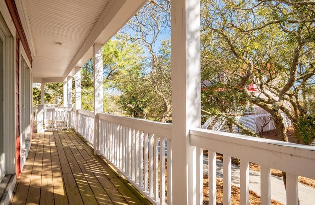 Alta Mira by Oak Island Accommodations