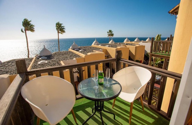Altamar 52 with terrace & pool By CanariasGetaway