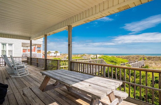 Altamarea by Oak Island Accommodations
