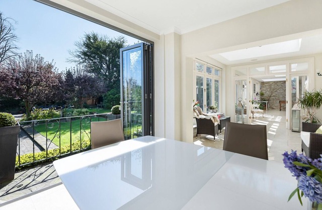 ALTIDO Modern house w/ garden in Putney