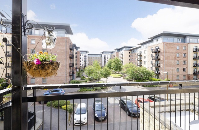 ALTIDO stylish 2bed flat w/ balcony & free parking
