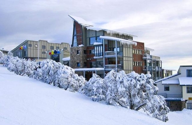 Alto 203, Ski in Ski Out Propiedad de 2 dormitorios en el corazón de Mt Buller Village