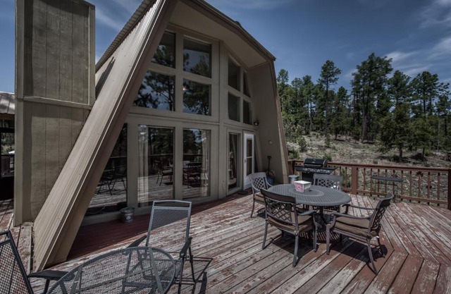 Alto Pines, 3 Bedrooms, Sleeps 6, Wood Burning Fireplace, Deck, Grill