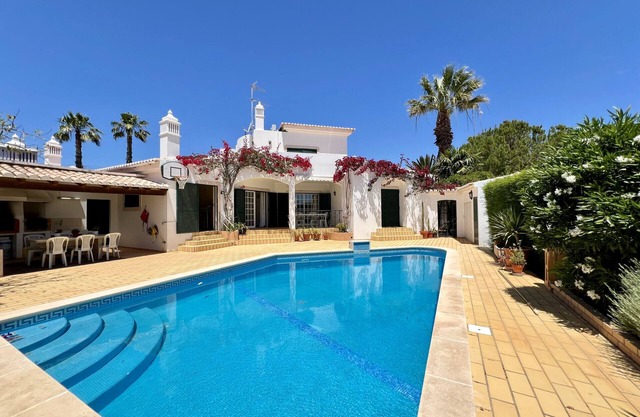 ALVOR TRADITIONAL VILLA WITH POOL by HOMING