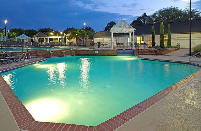 Always a Great Idea To Unwind! 3 Amazing Suites w/ Kitchen and Living Room