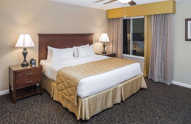Always a Great Idea To Unwind! 2 Amazing Suites w/ Kitchen and Living Room