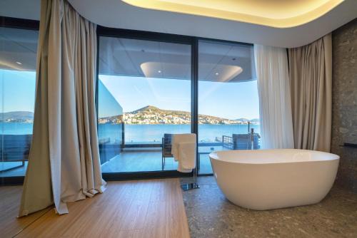 ALYACHT Premium Hotel