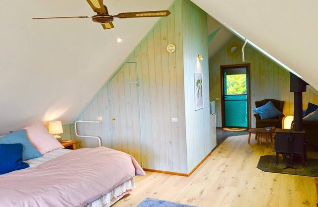 Alyeska Loft - Apollo Bay studio loft apartment