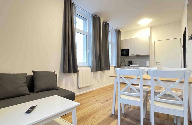 (AM1062) Smart apartment for fitters